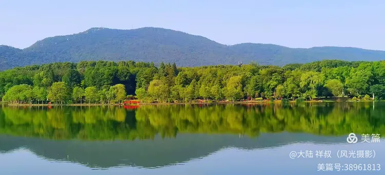 夏日清凉绿幽的中山陵前湖